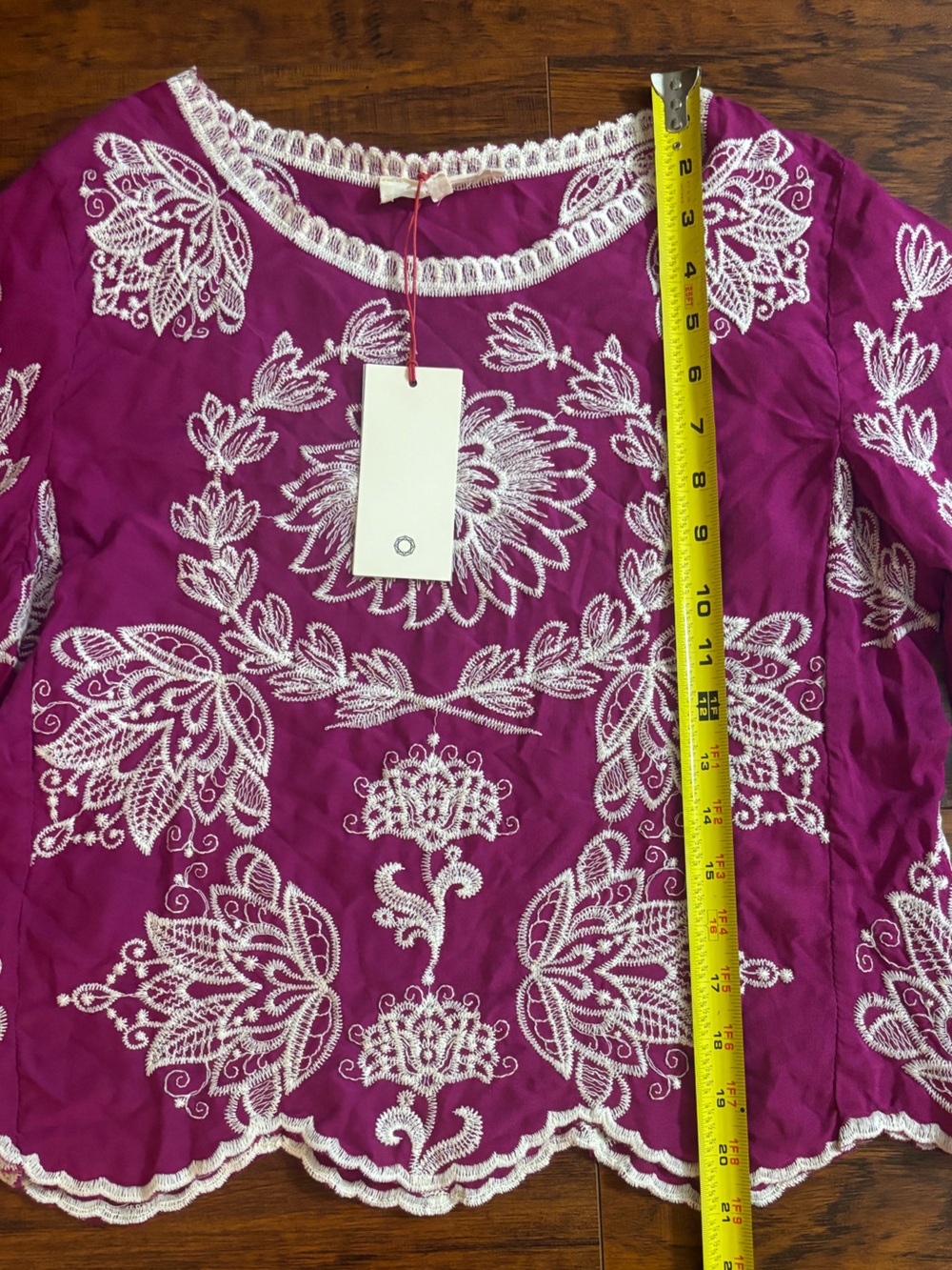 Solitaire Anthropologie NWT Embroidered Bell-Sleeve Blouse Magenta Scallop Lace - Picture 2 of 9